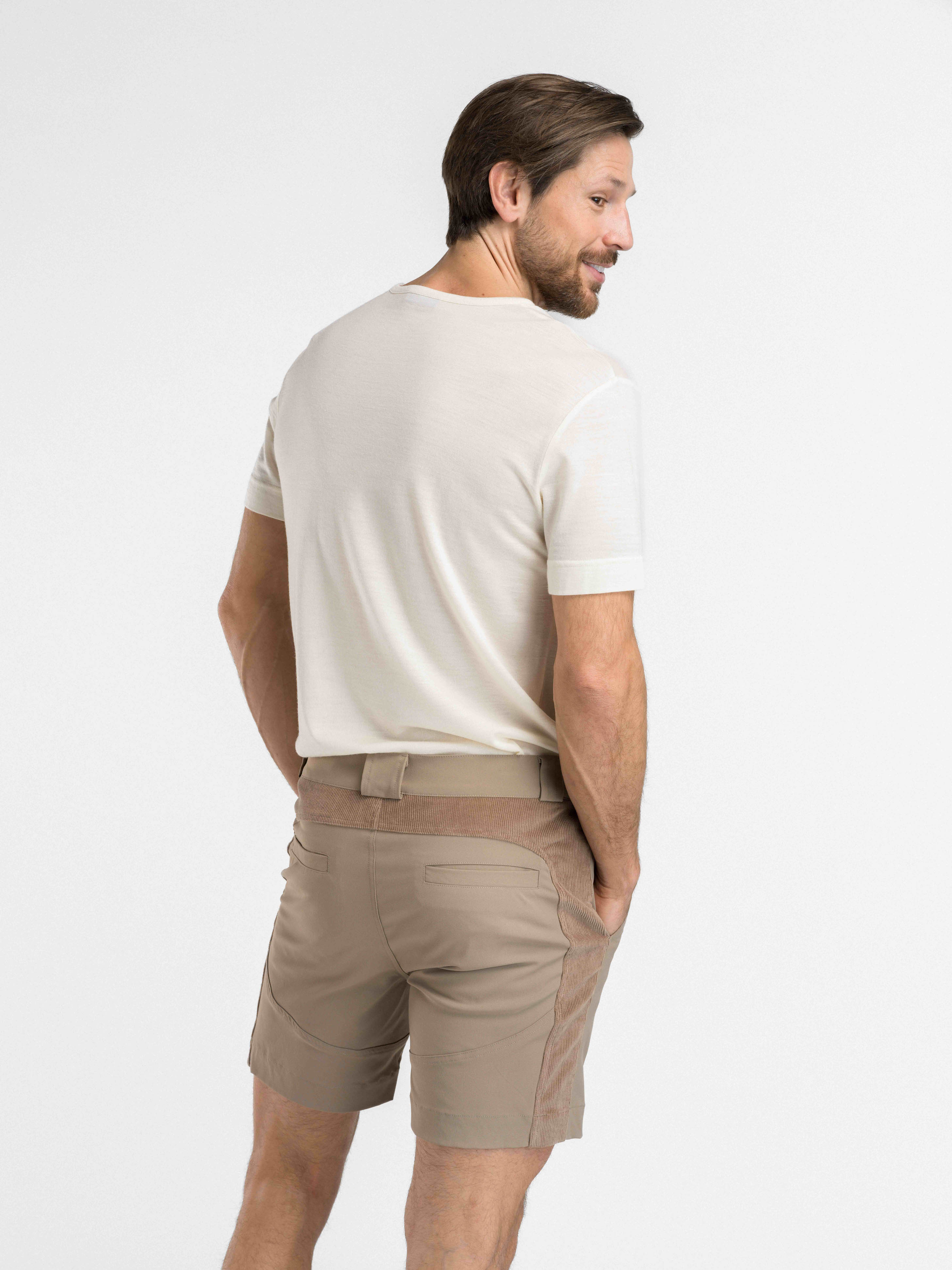 Romsdalseggen Cord Shorts  Driftwood