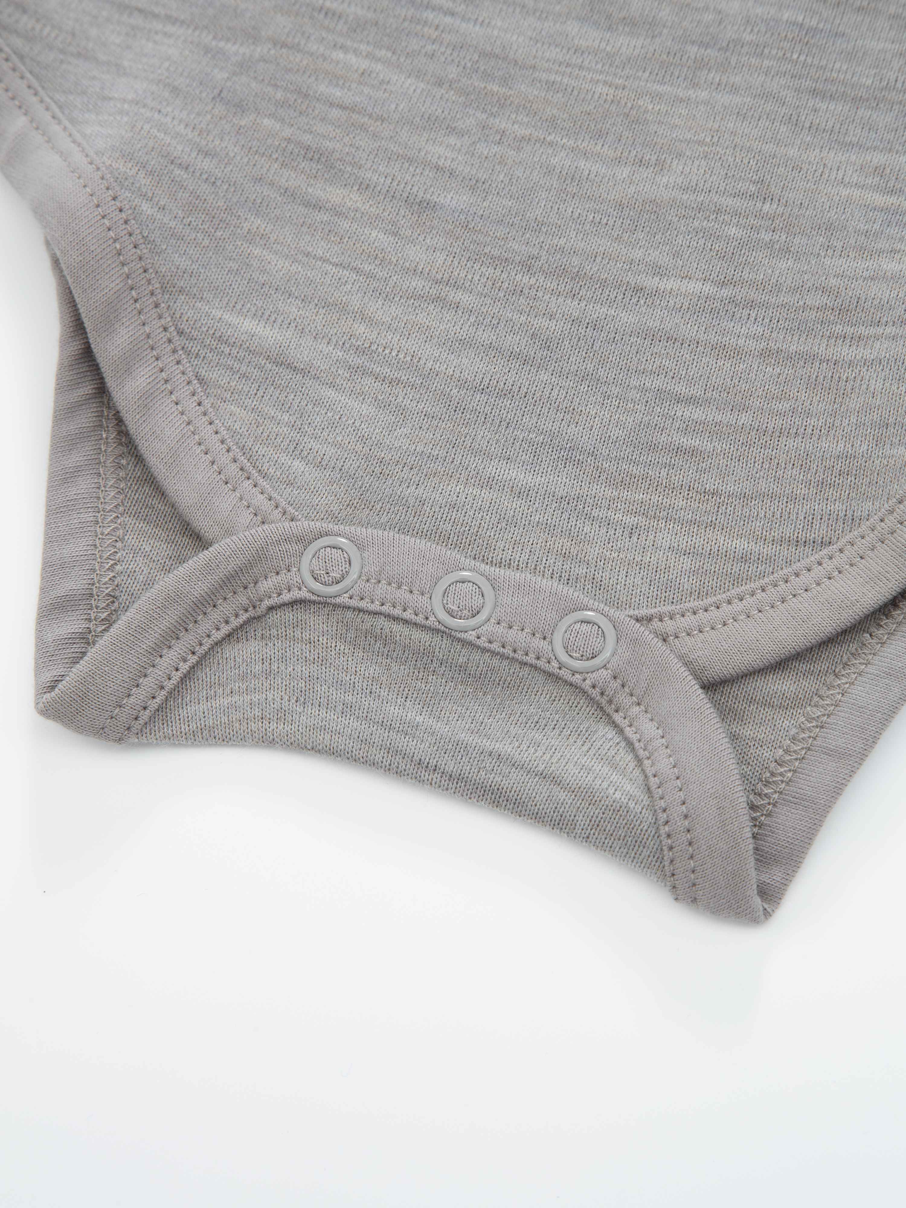 Bergen Merino Ullbody 0-3 år Sand Melange