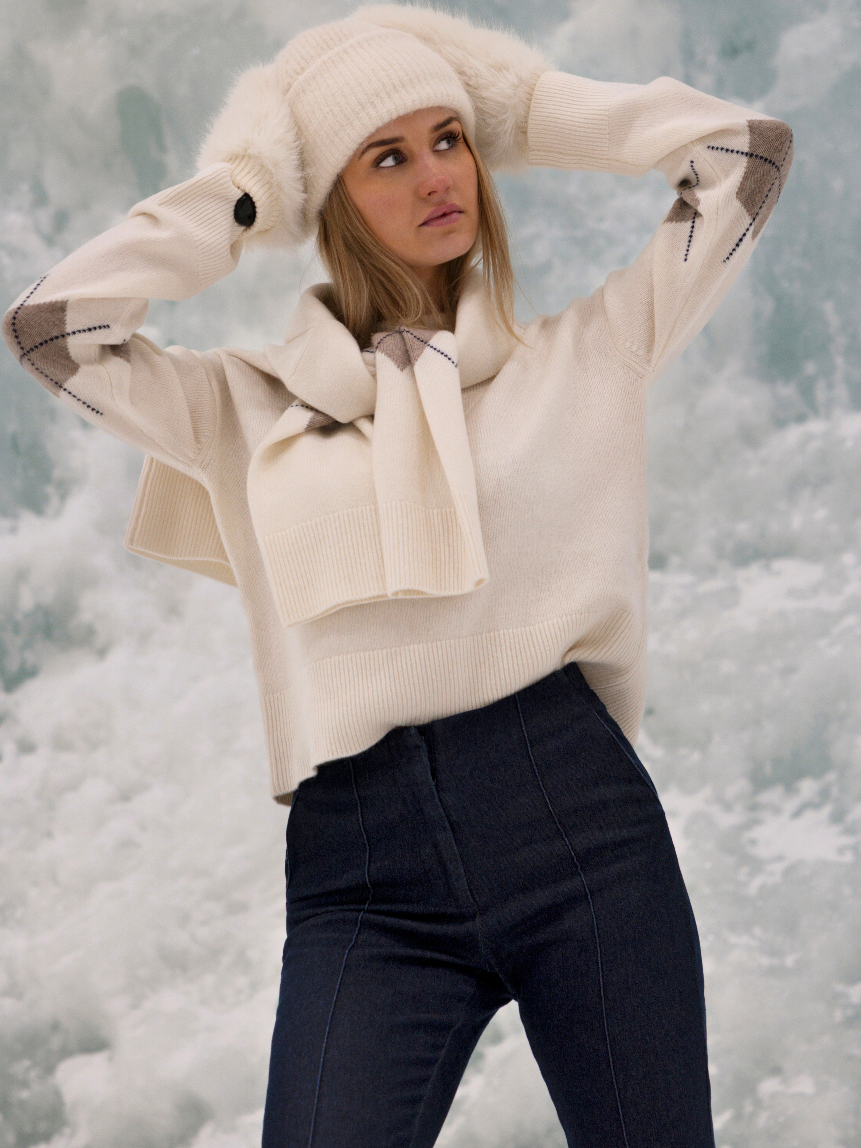 Midtoppen Strikkegenser  Snow White