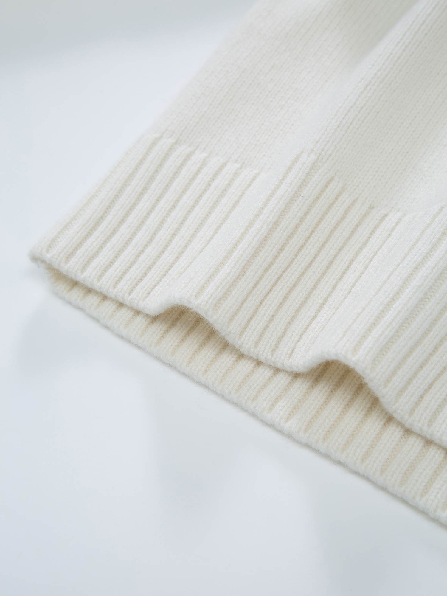 Snøheim Strikkegenser  Snow White