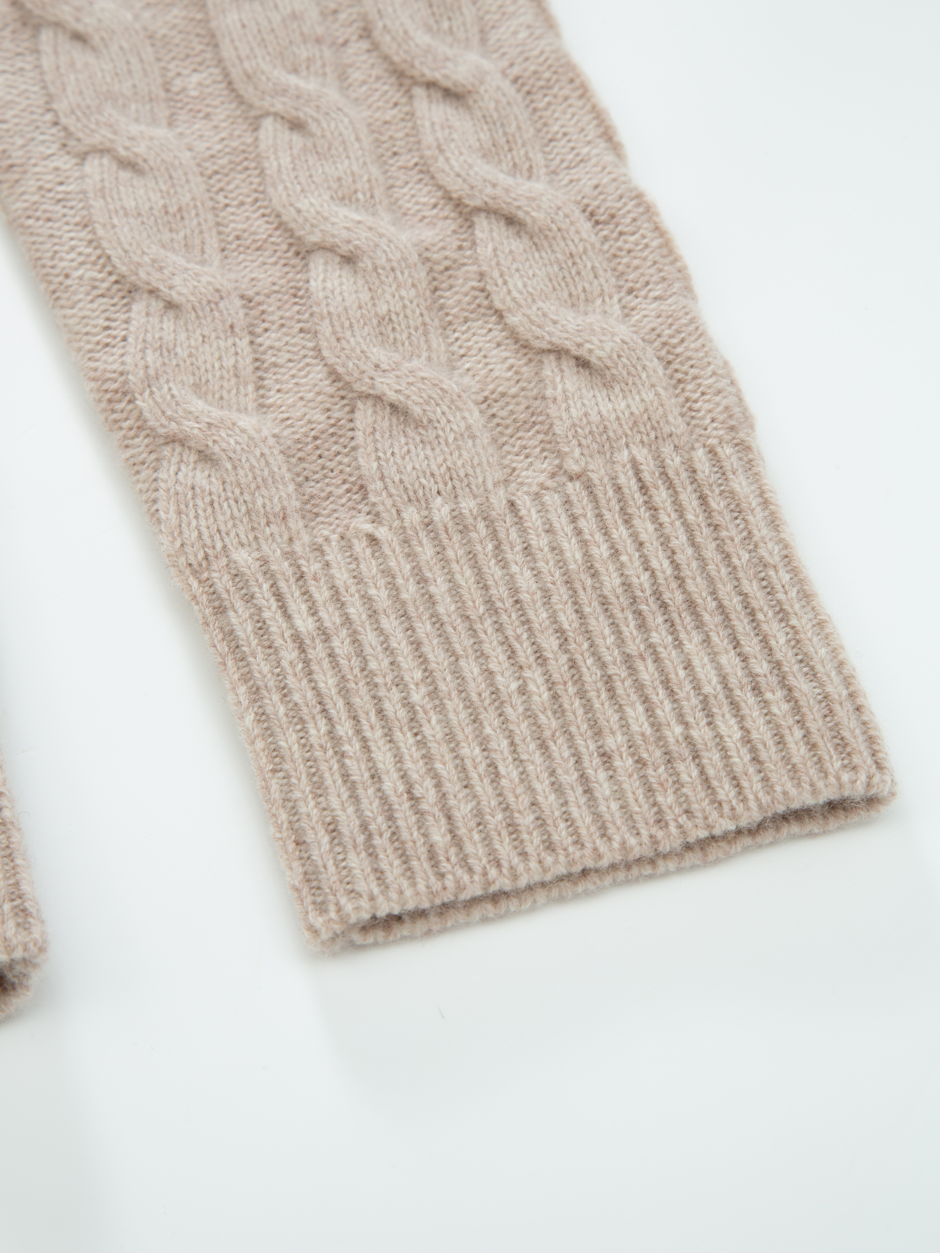 Vesttoppen Kabelstrikket genser Sand Melange