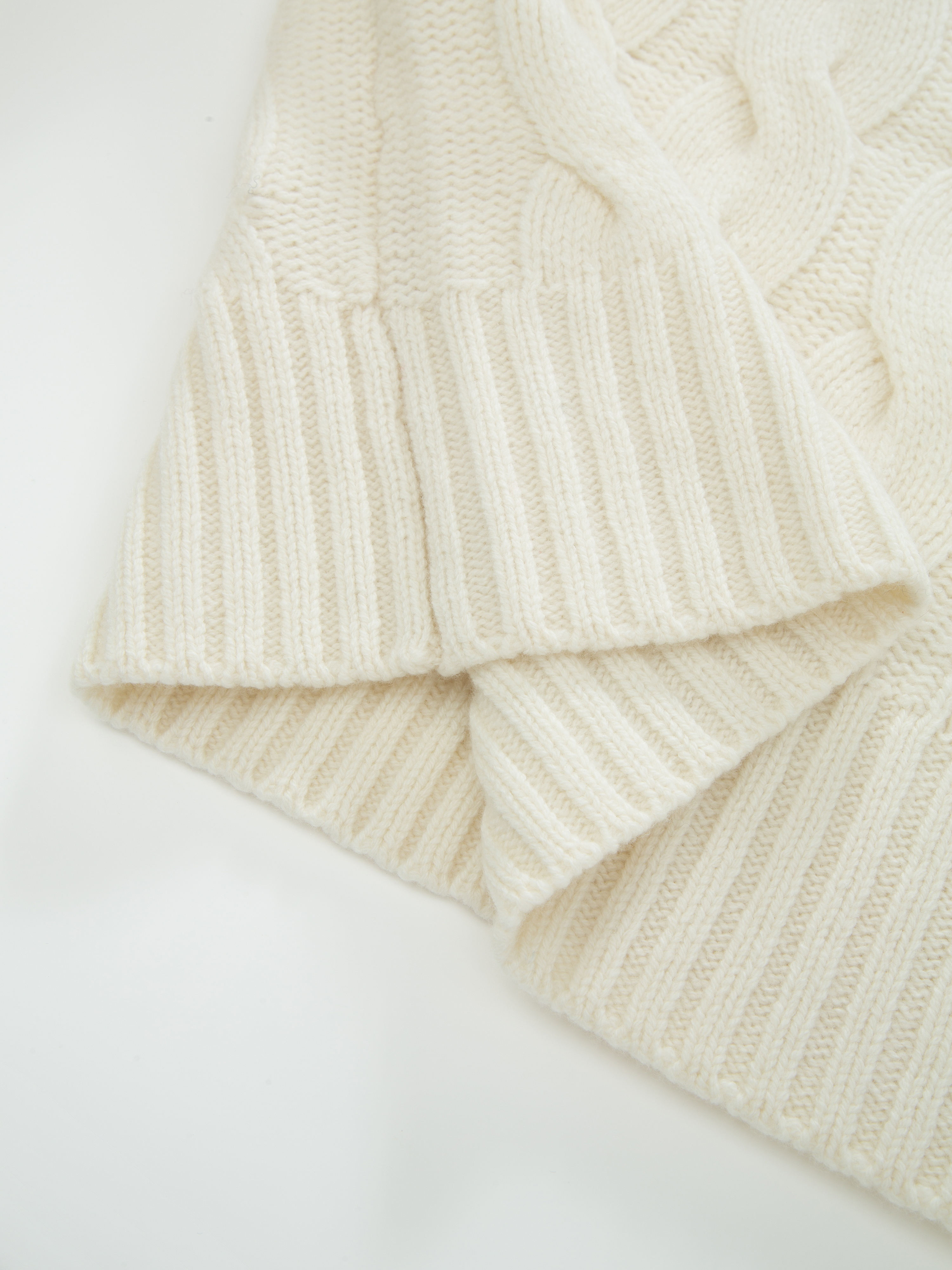 Vindfjellet Kabelstrikket Genser  Snow White