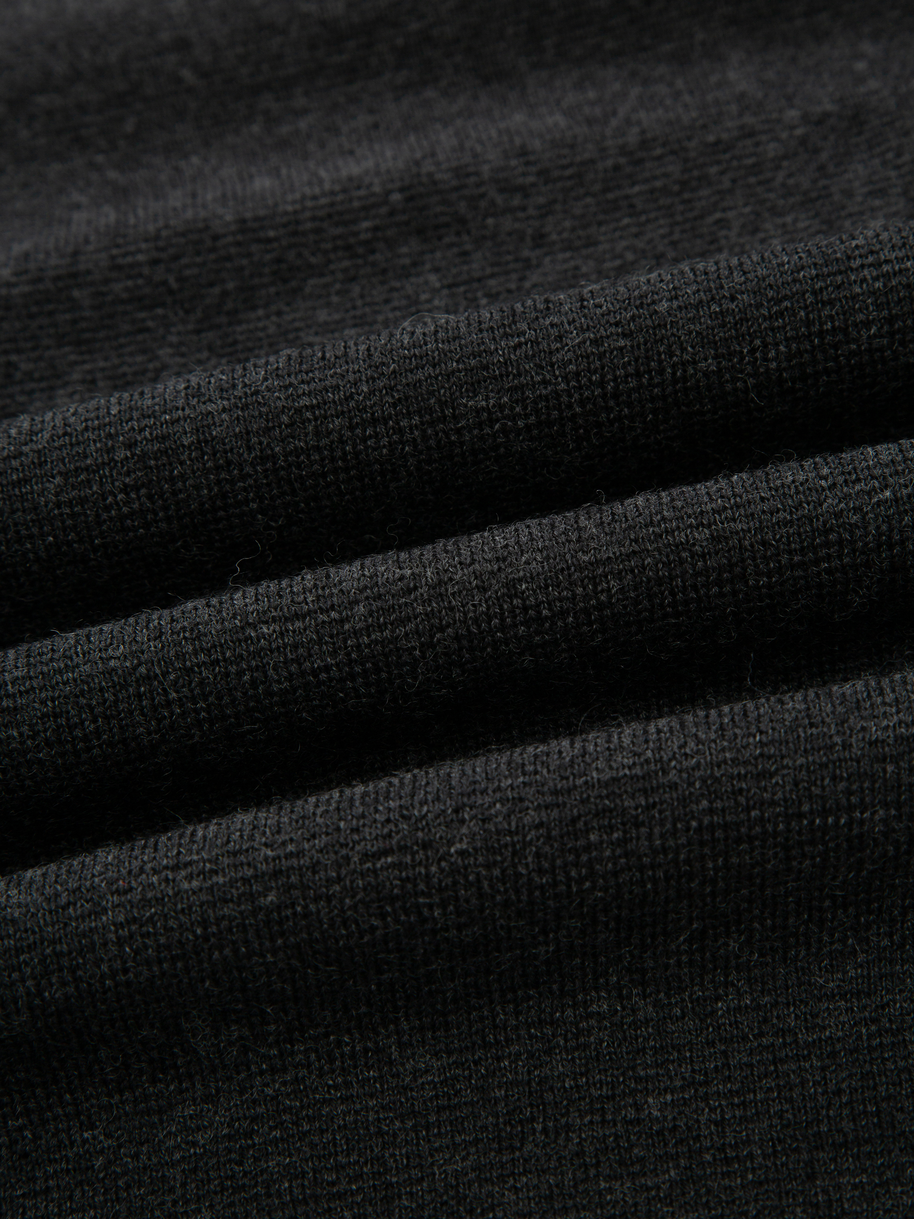 Himmeltinden Strikkegenser  Charcoal Grey