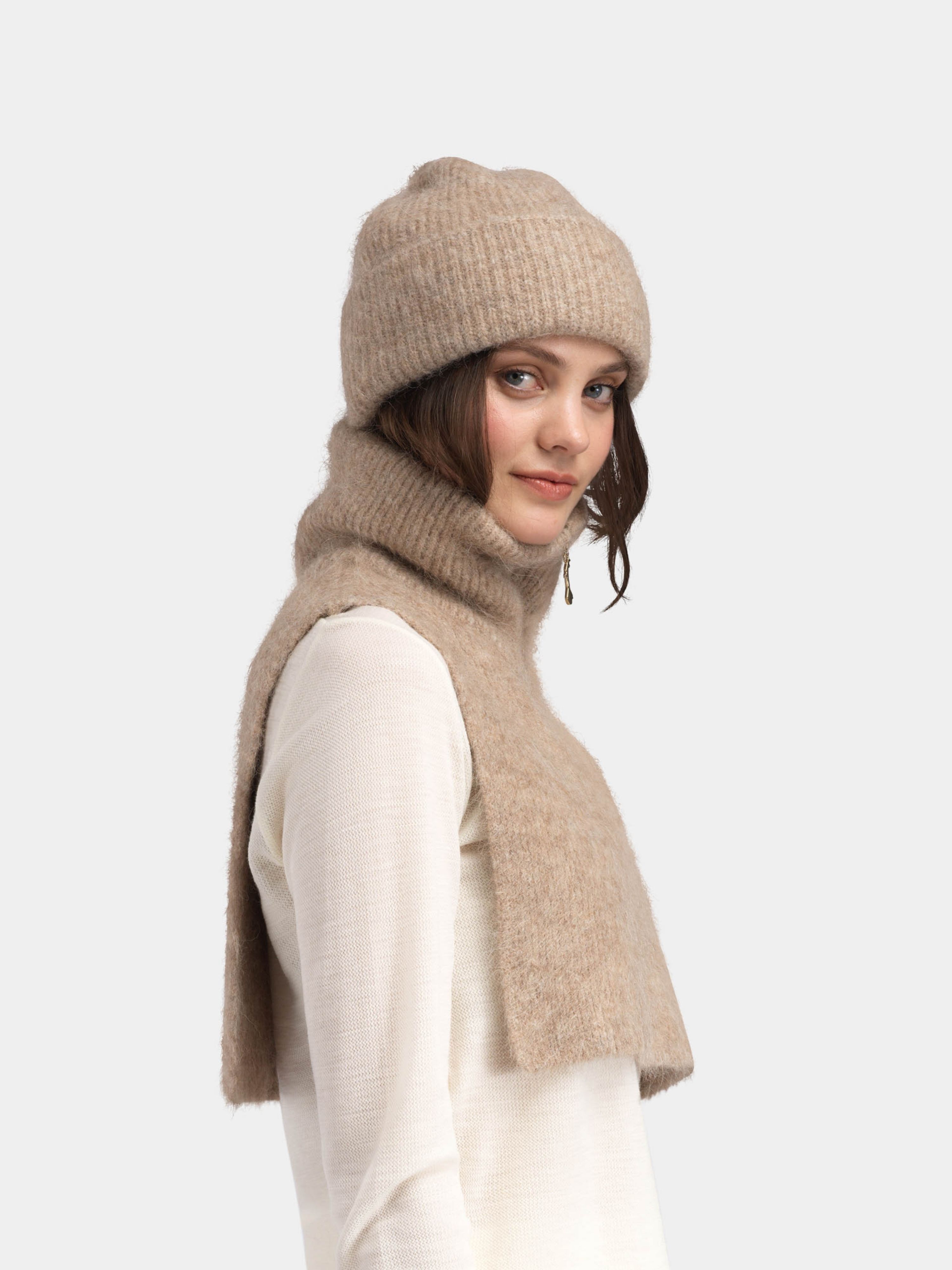 Raulandstind Ullhals  Latte