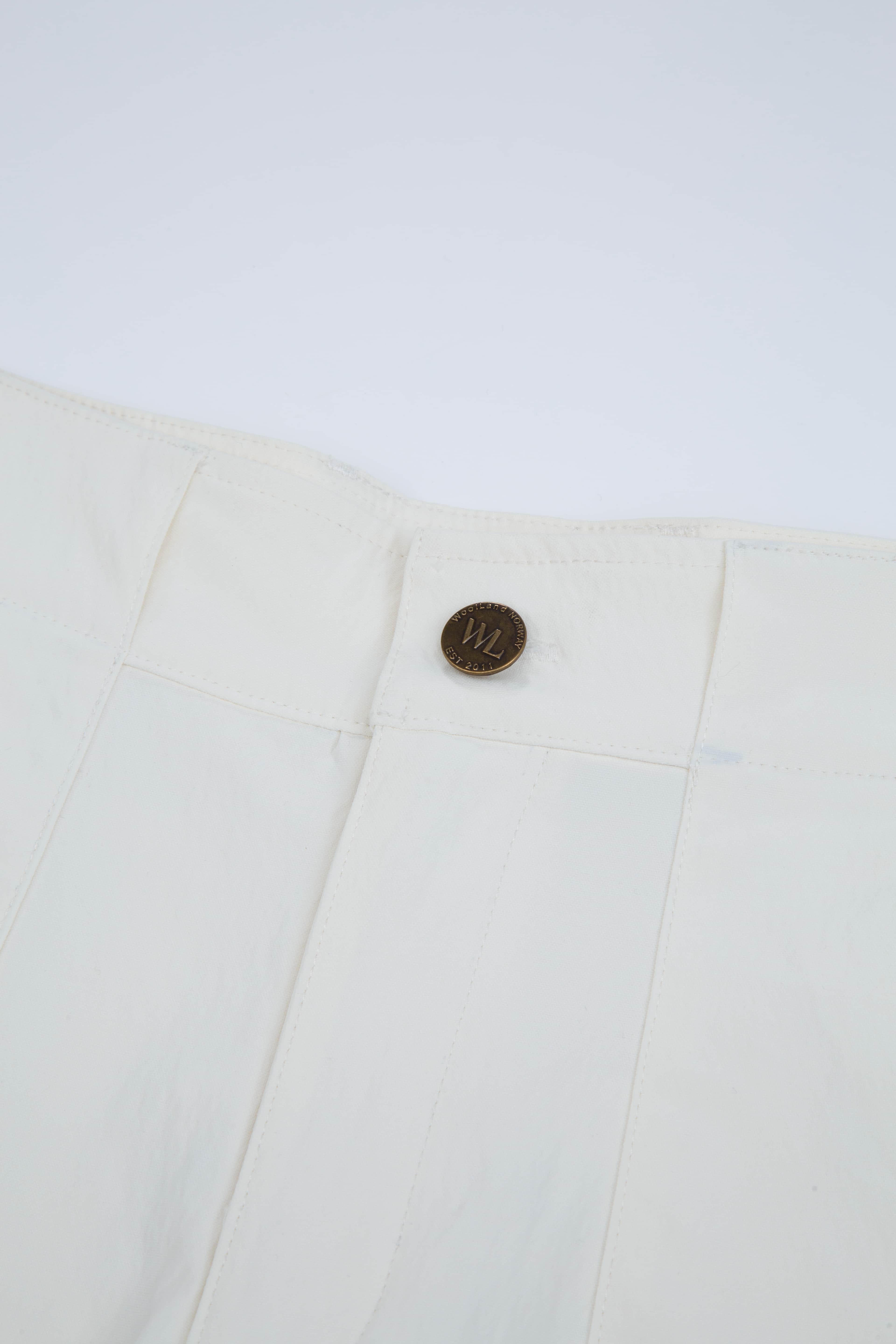 Romsdalseggen Cord Shorts  Snow White