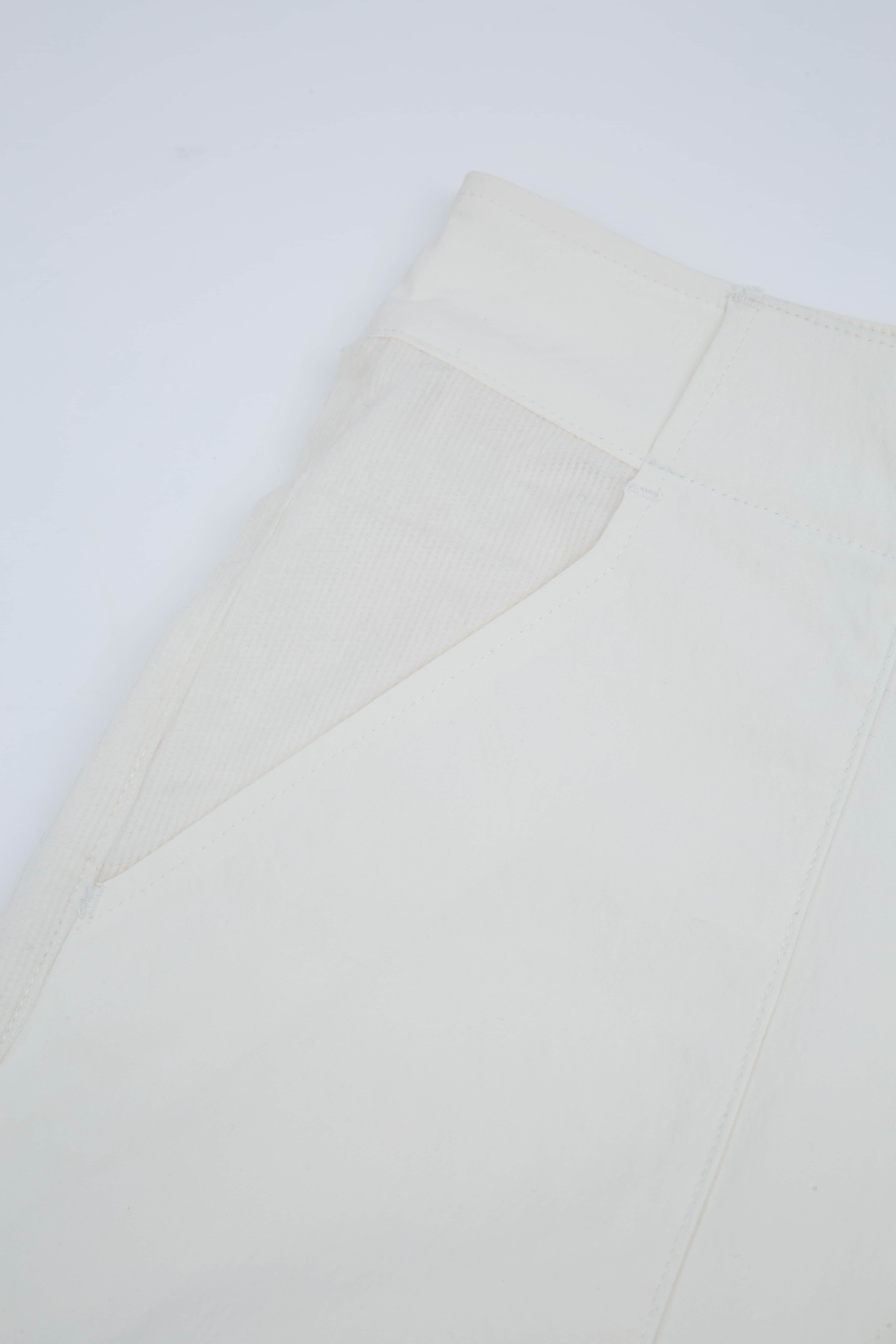 Romsdalseggen Cord Shorts  Snow White