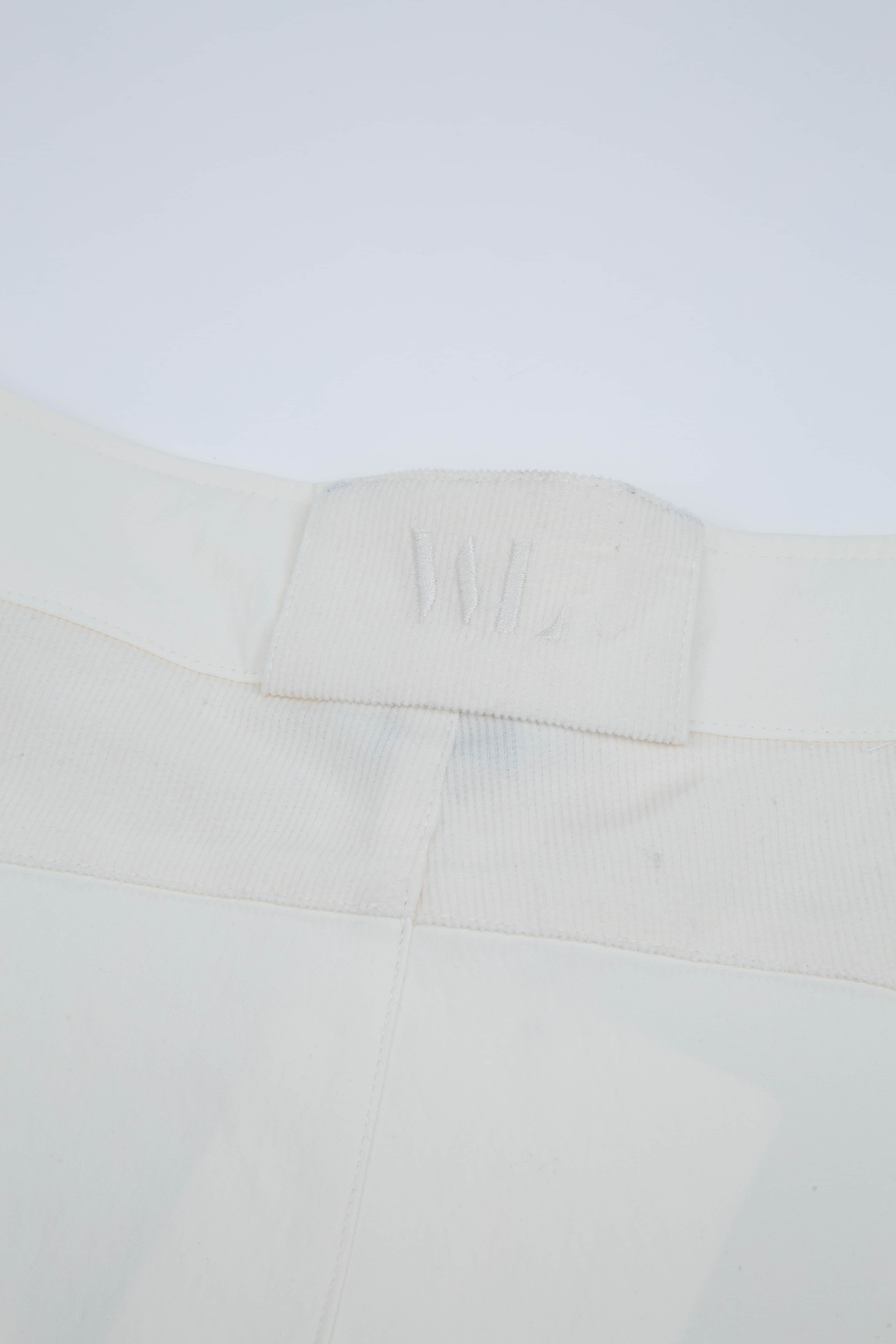 Romsdalseggen Cord Shorts  Snow White