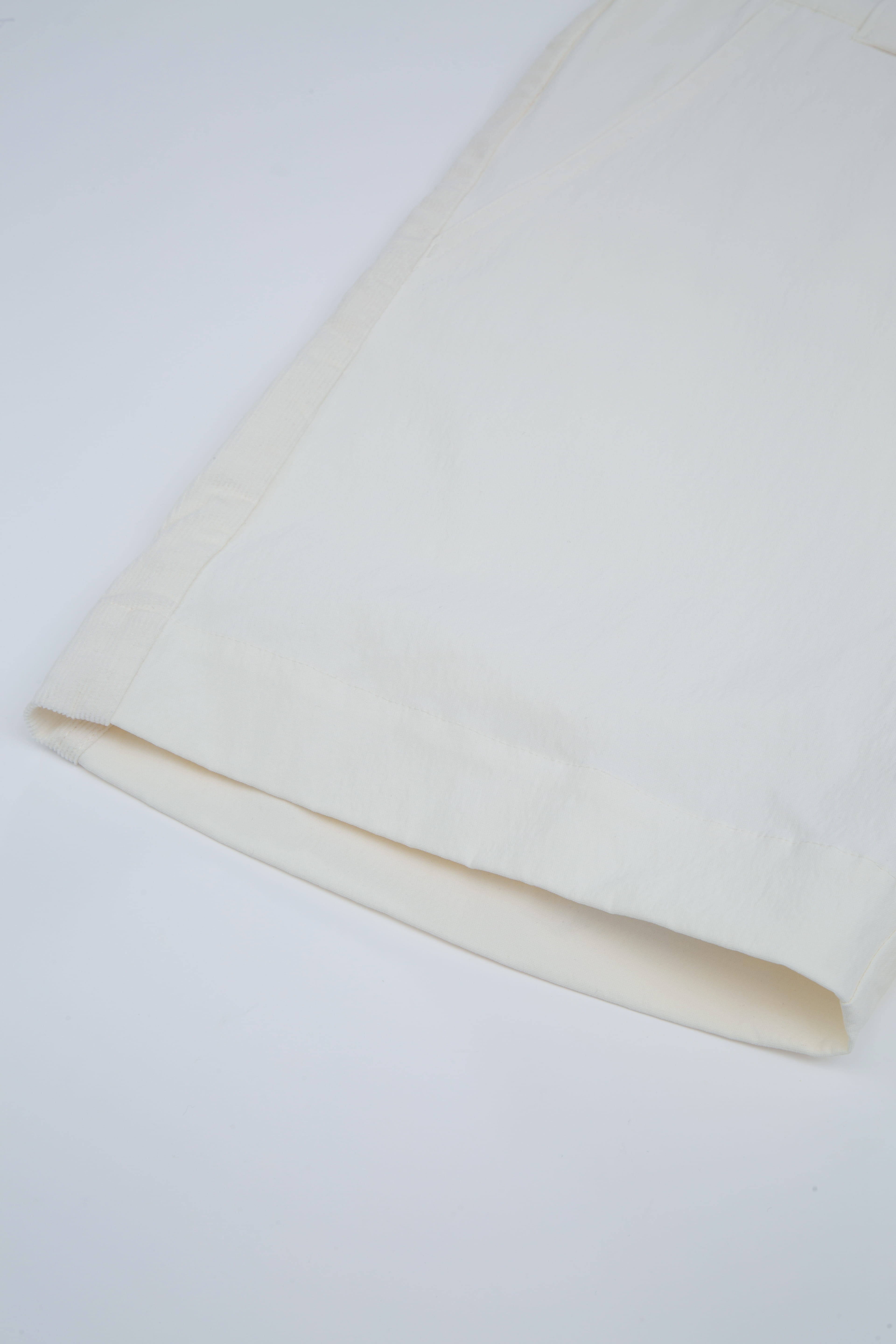 Romsdalseggen Cord Shorts  Snow White