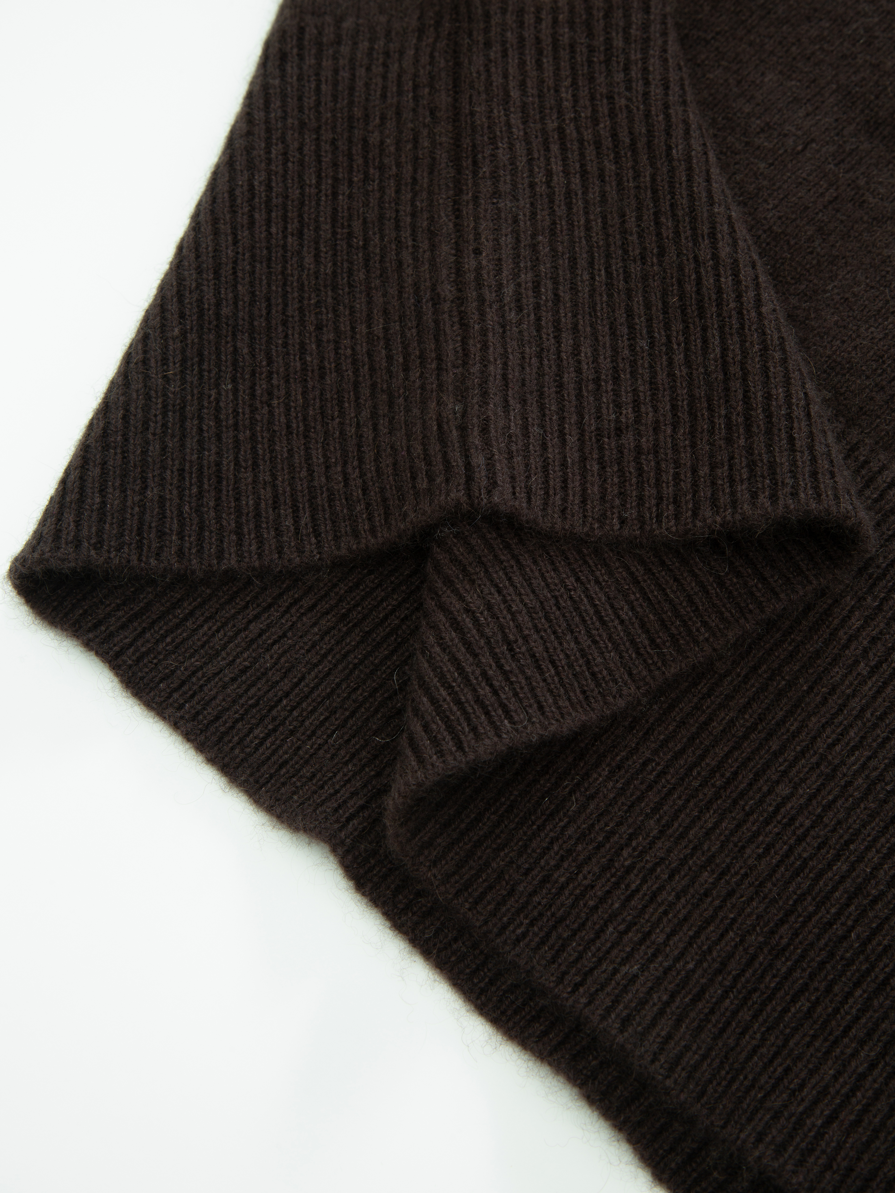 Rundhøe Kashmirgenser  Dark Brown