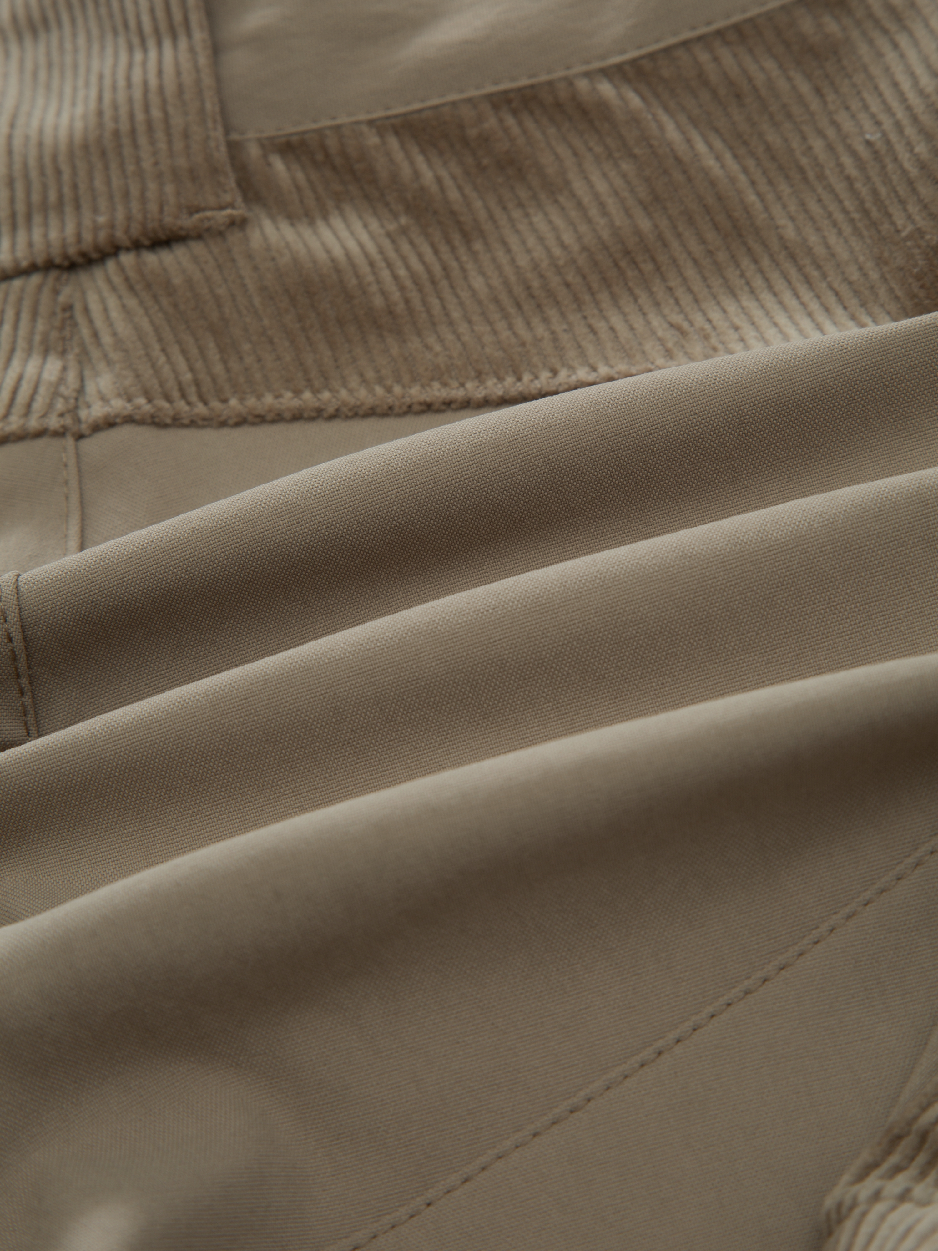 Romsdalseggen Cord Shorts  Driftwood
