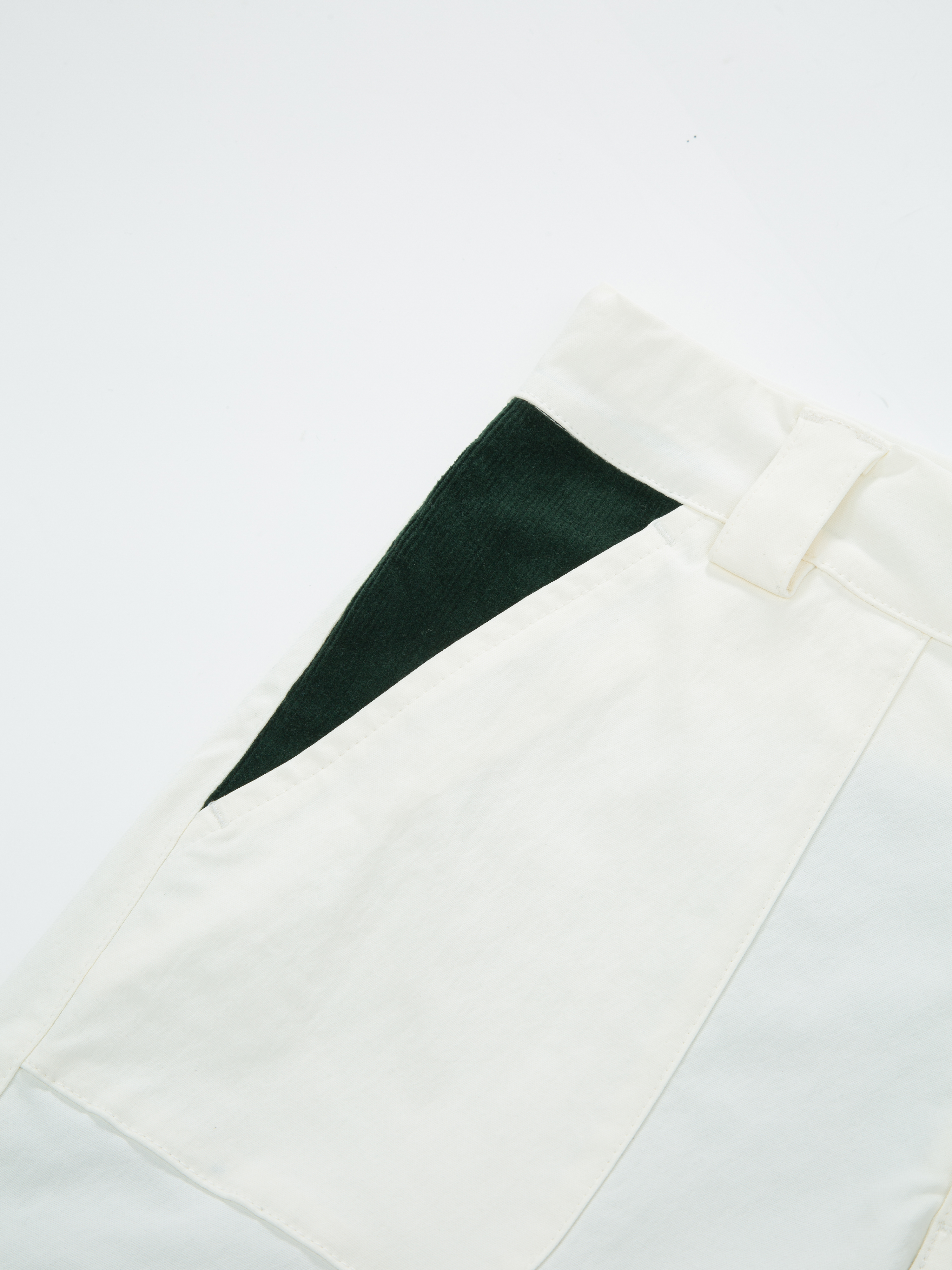 Romsdalseggen Cord Shorts  Snow White