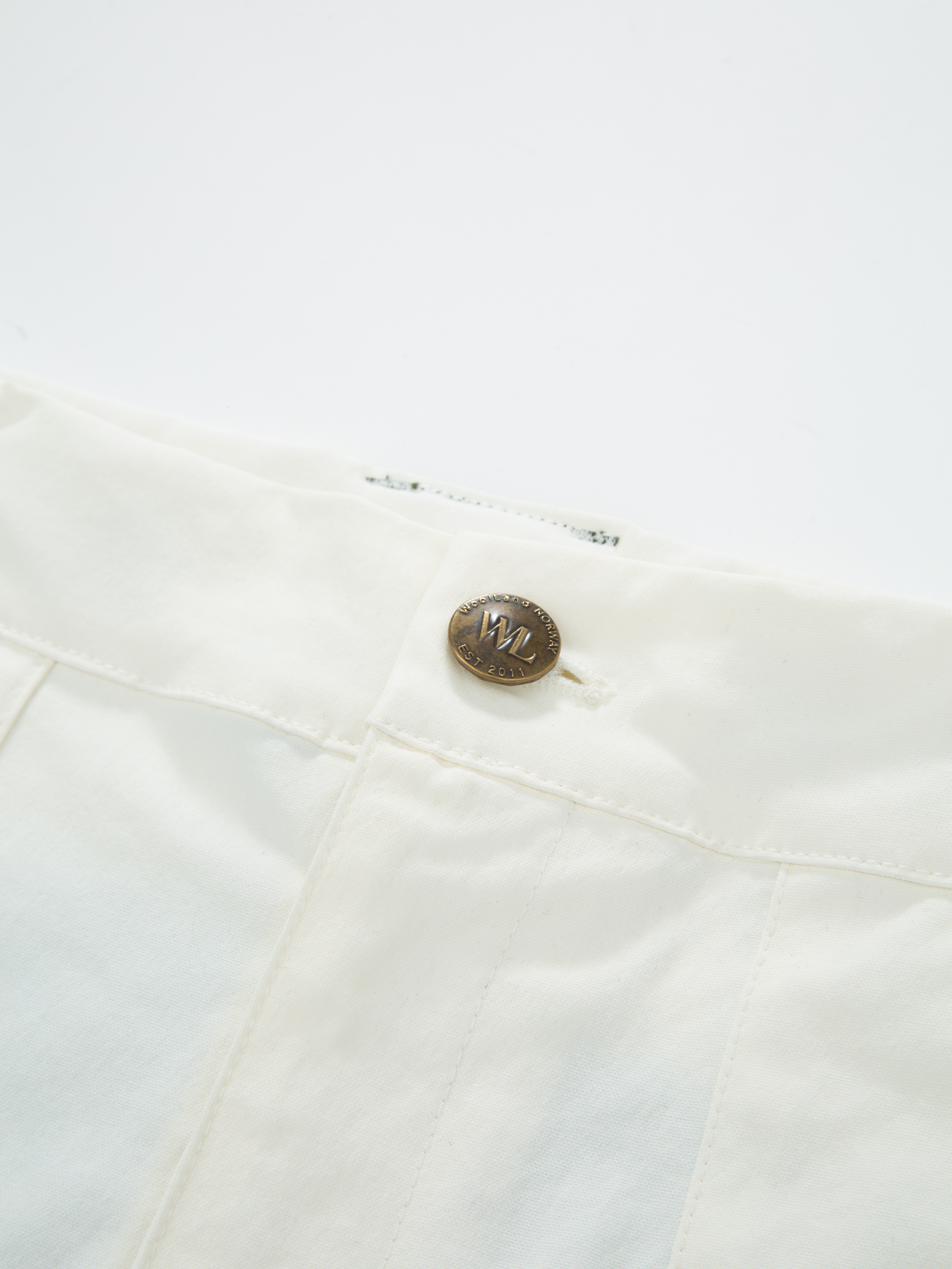 Romsdalseggen Cord Shorts  Snow White