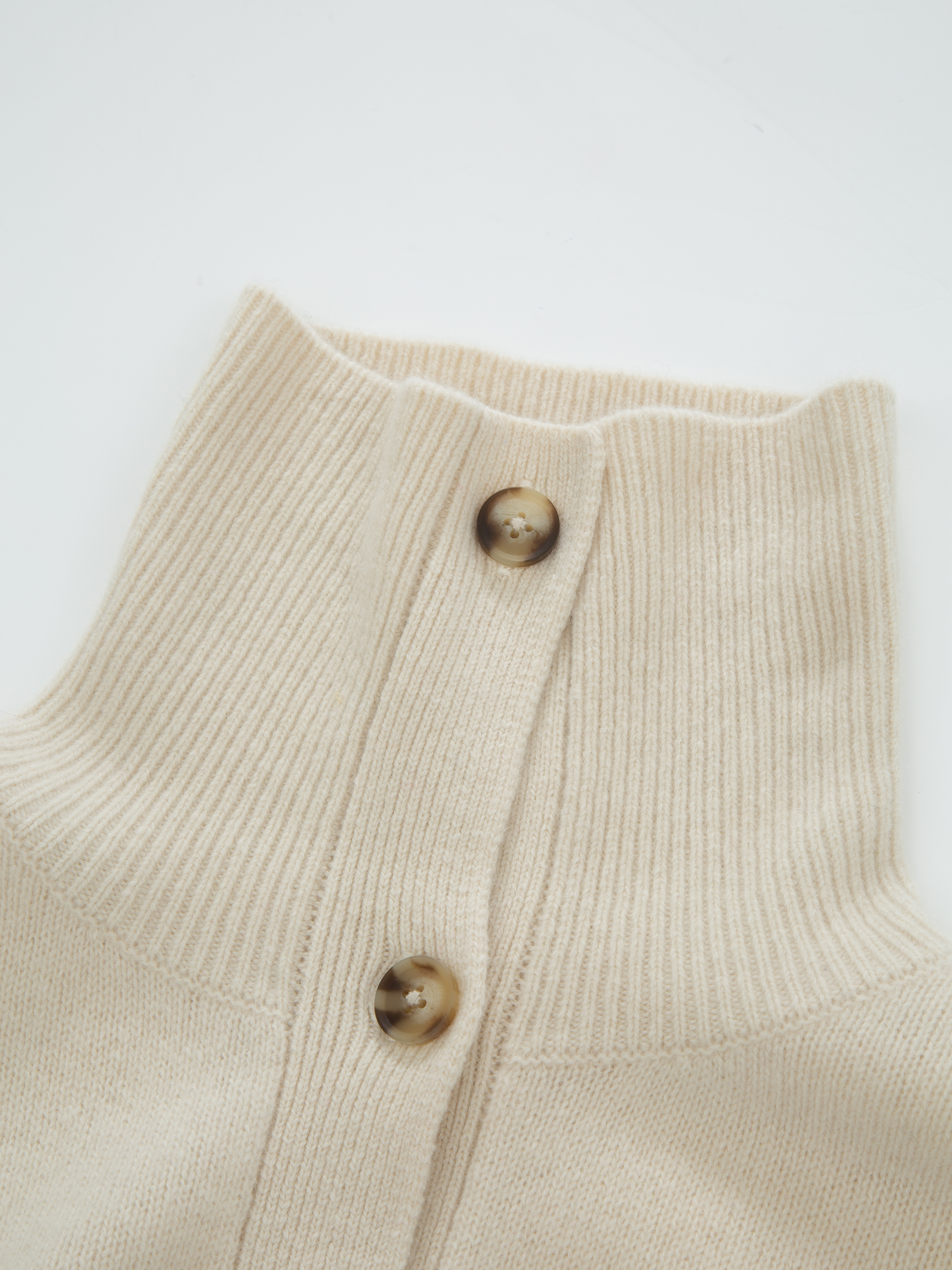 Justatinden Ulljakke  Snow White