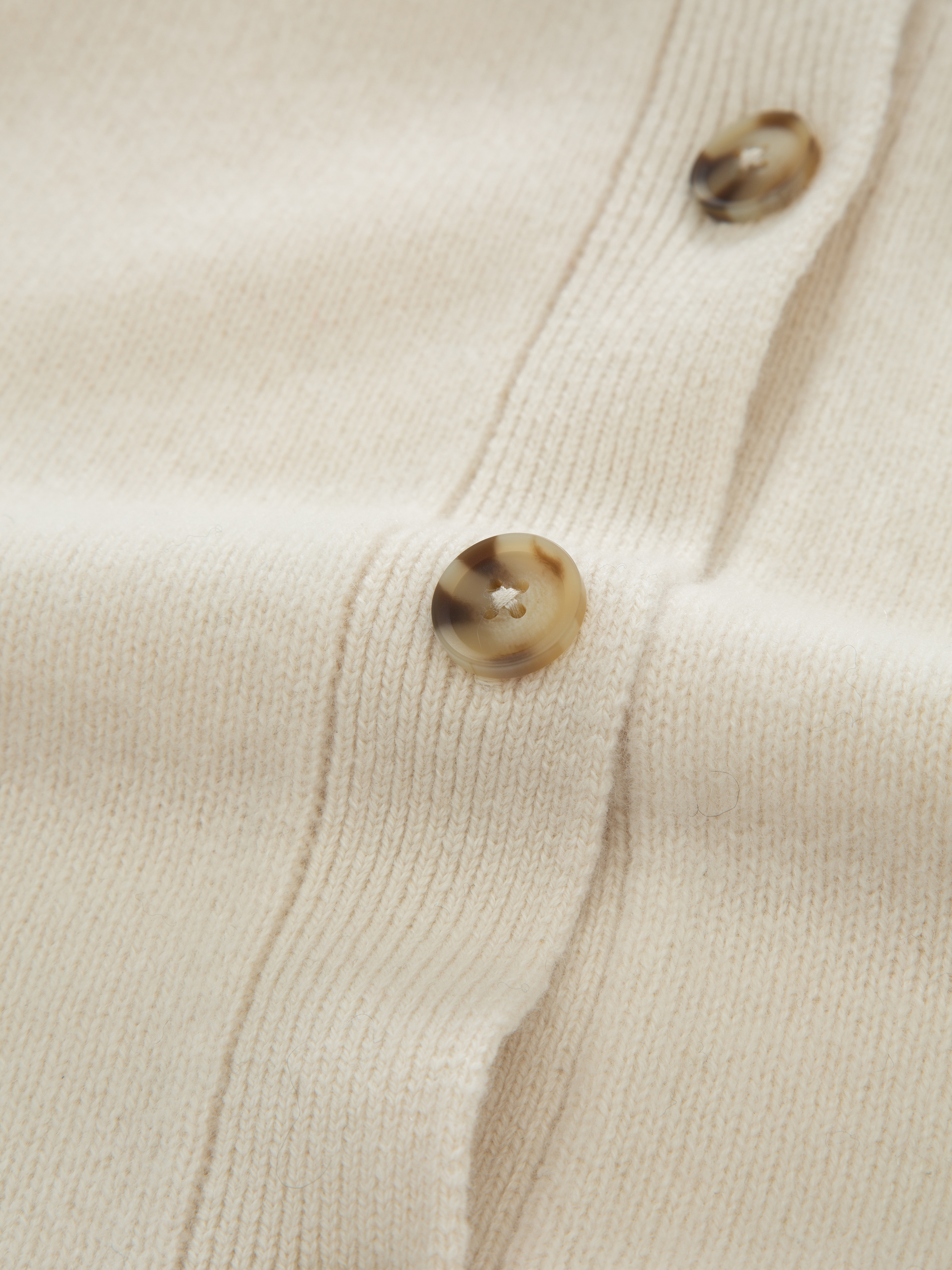 Justatinden Ulljakke  Snow White