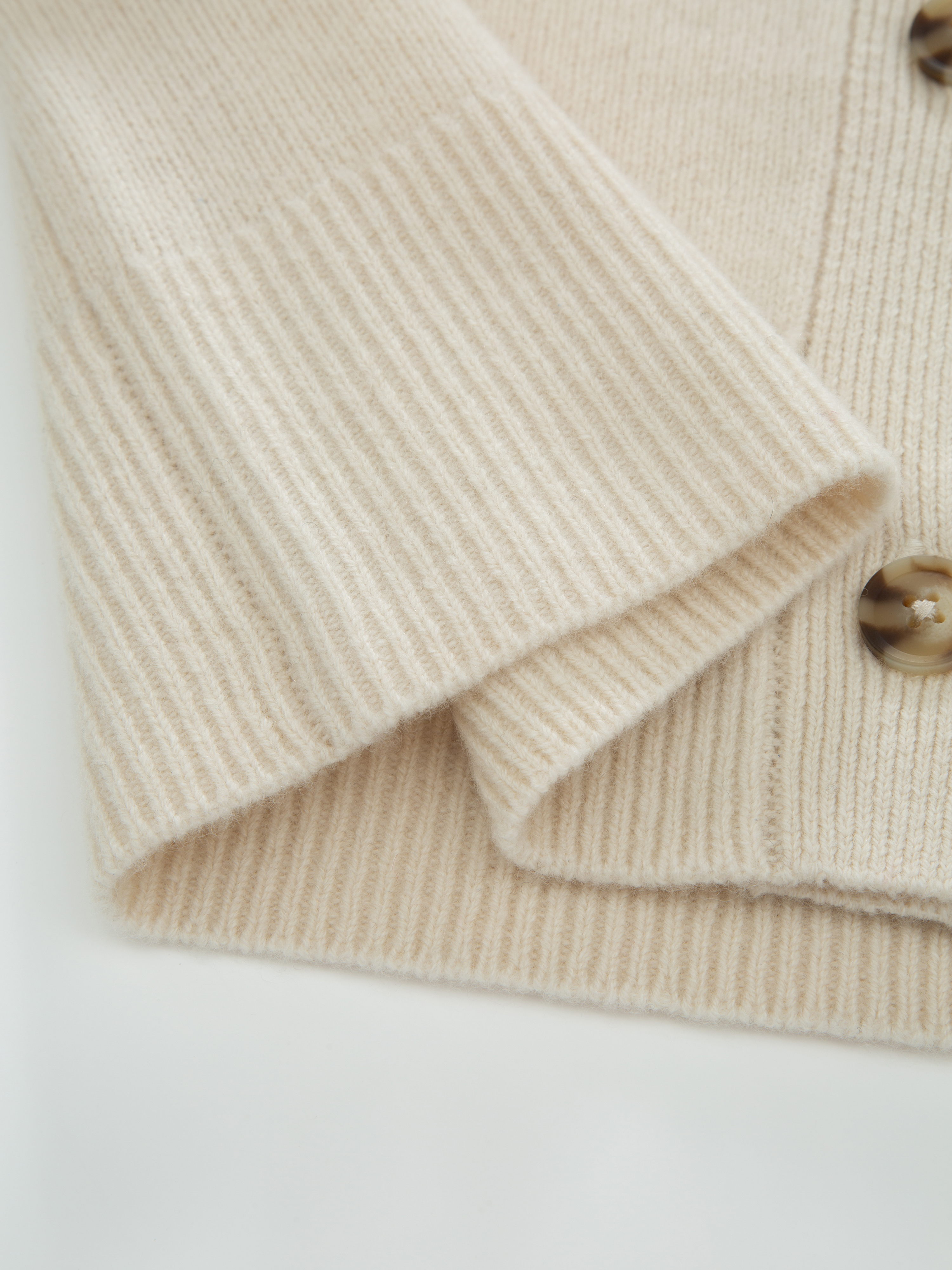 Justatinden Ulljakke  Snow White