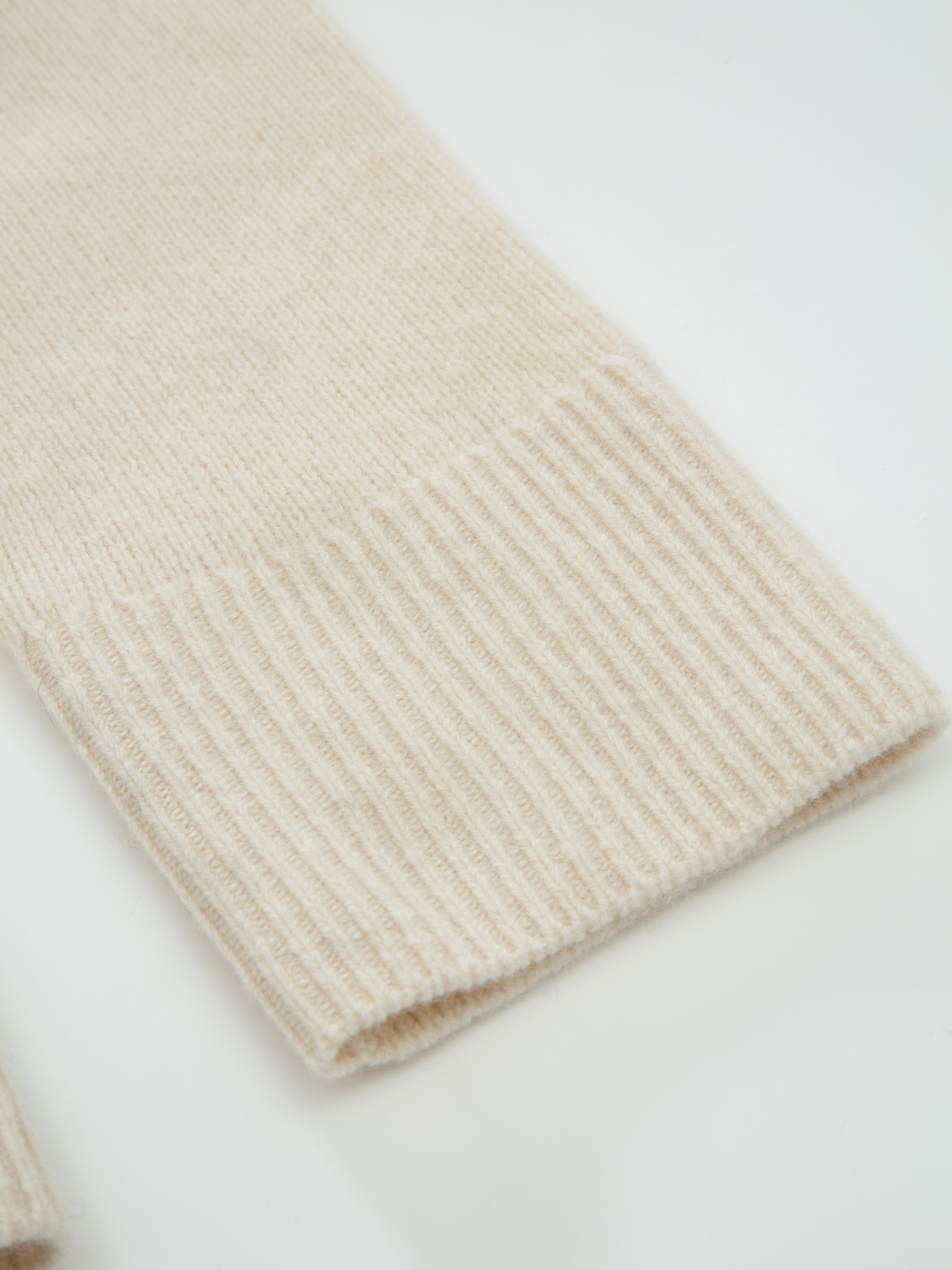 Justatinden Ulljakke  Snow White