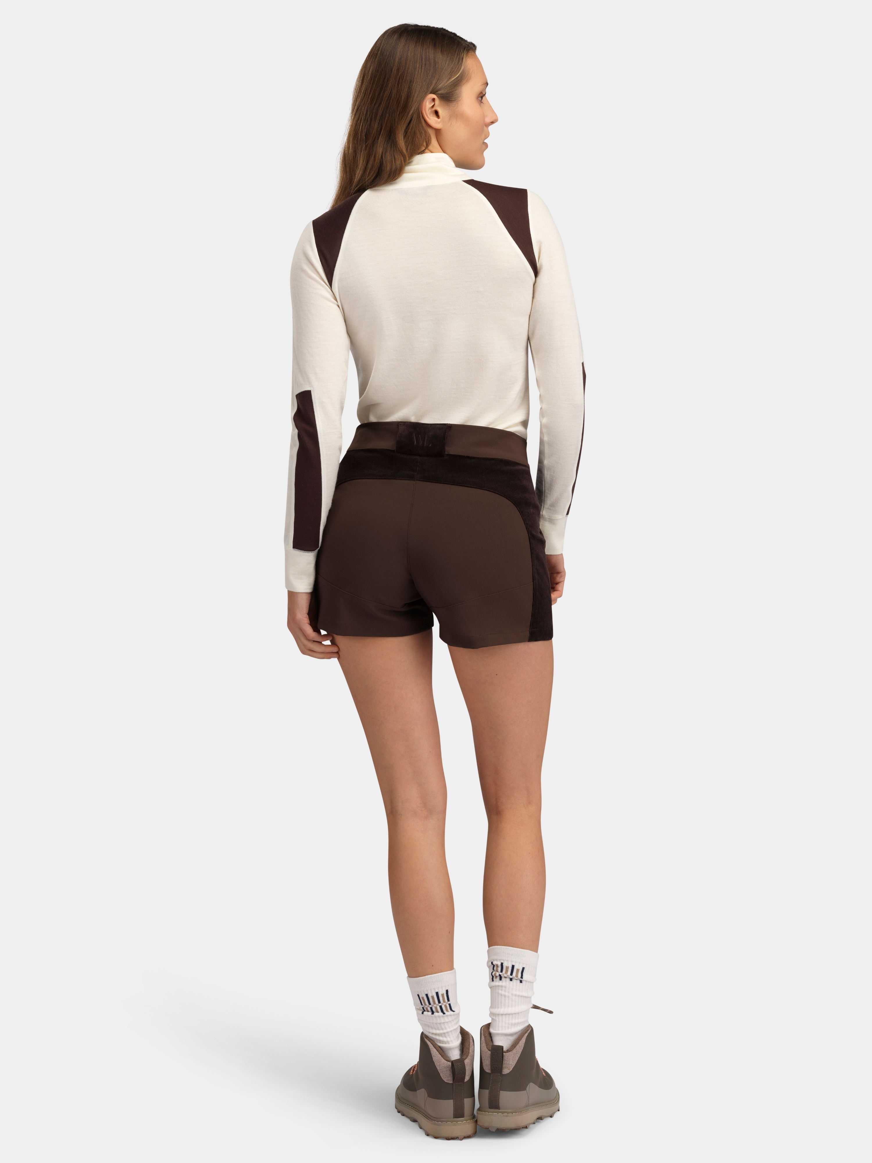Romsdalseggen Cord Shorts  Hot Fudge