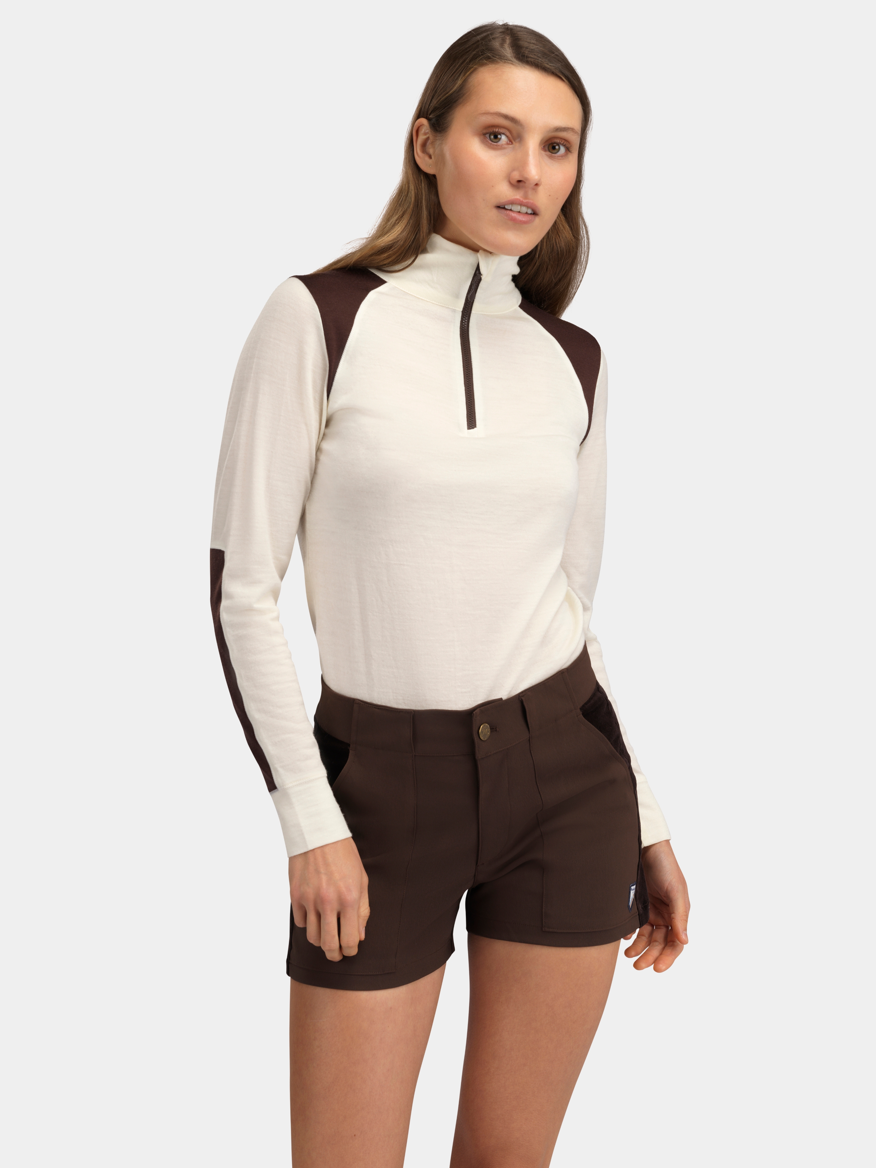 Romsdalseggen Cord Shorts  Hot Fudge