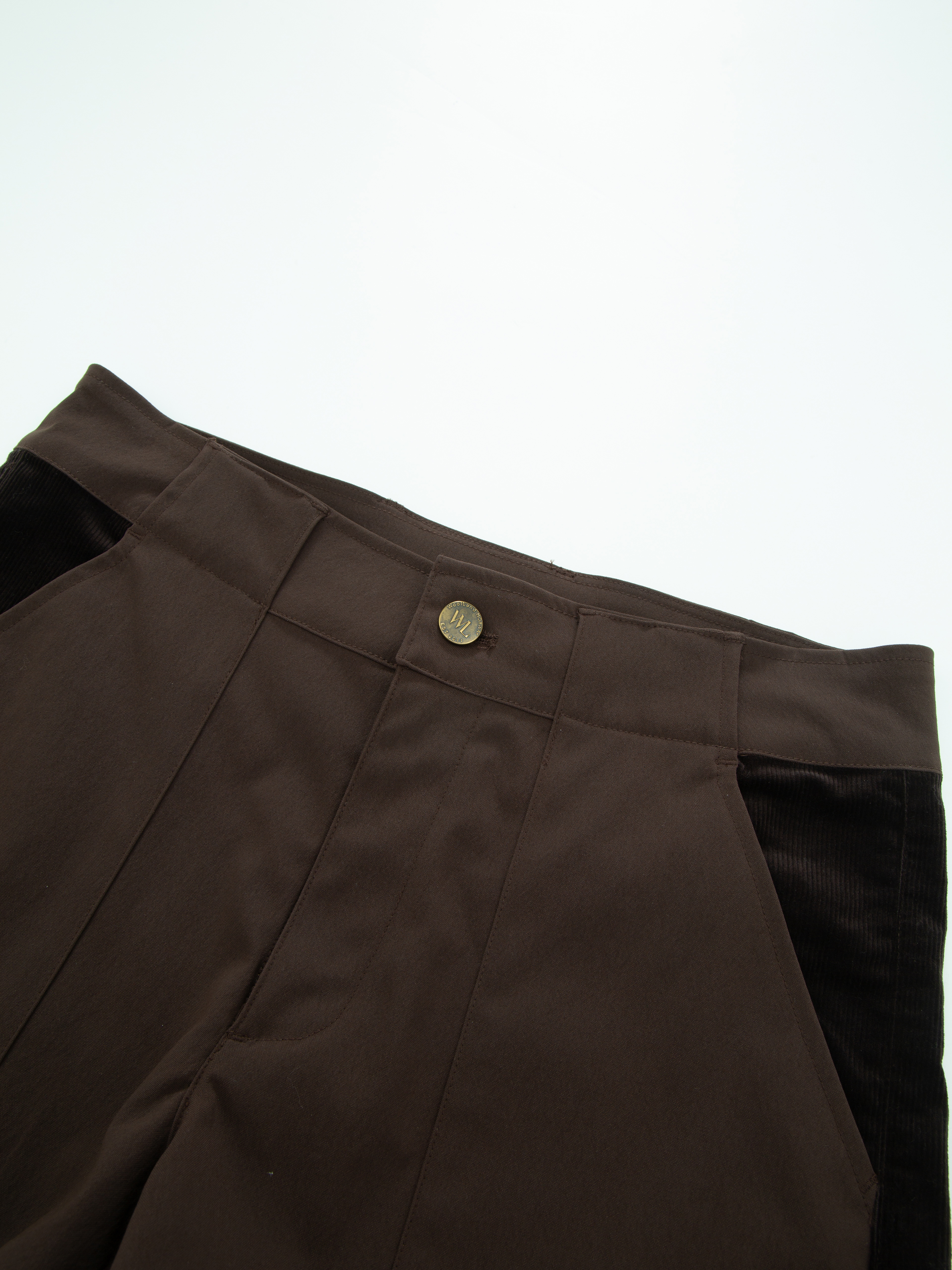 Romsdalseggen Cord Shorts  Hot Fudge