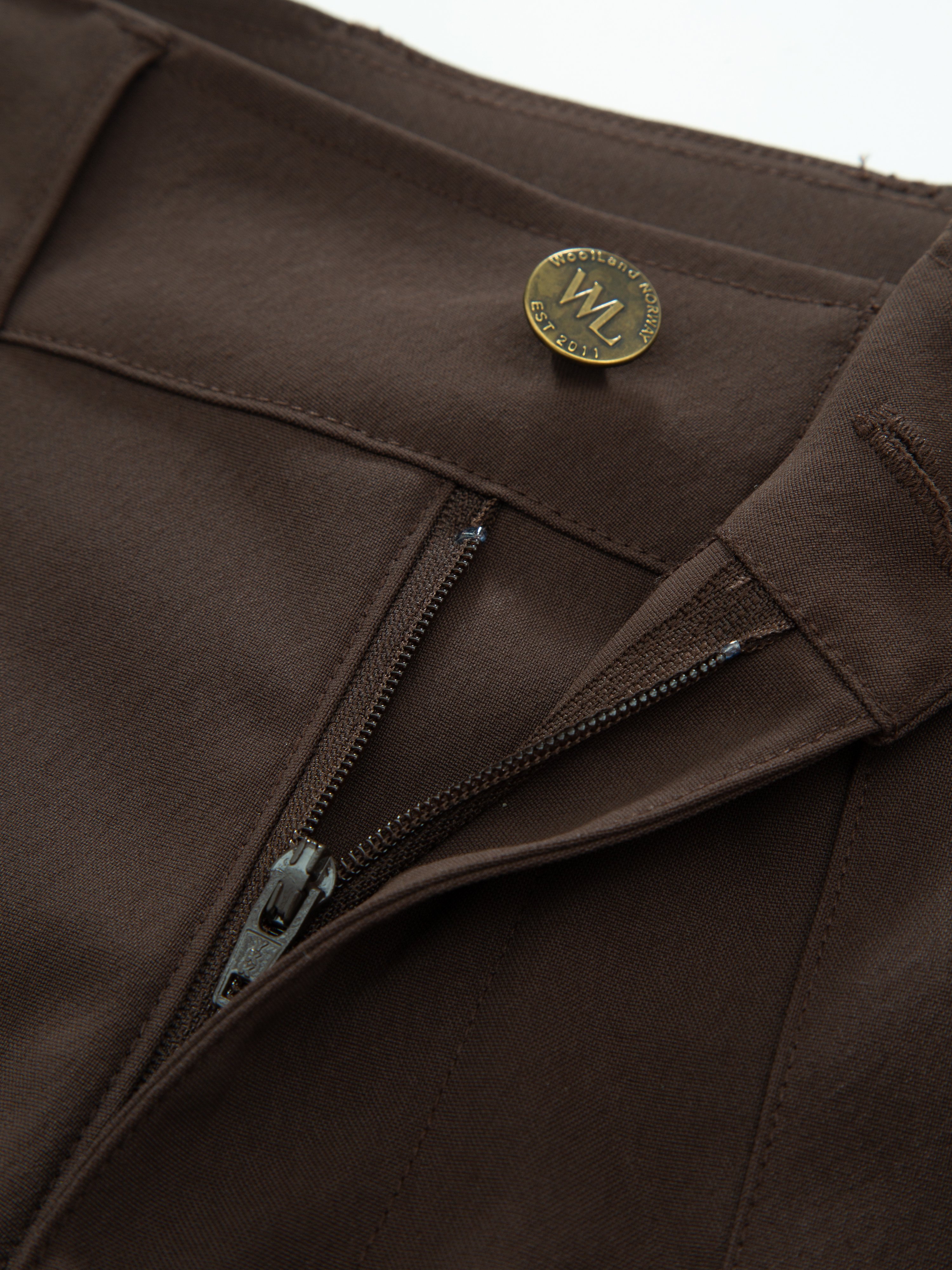 Romsdalseggen Cord Shorts  Hot Fudge