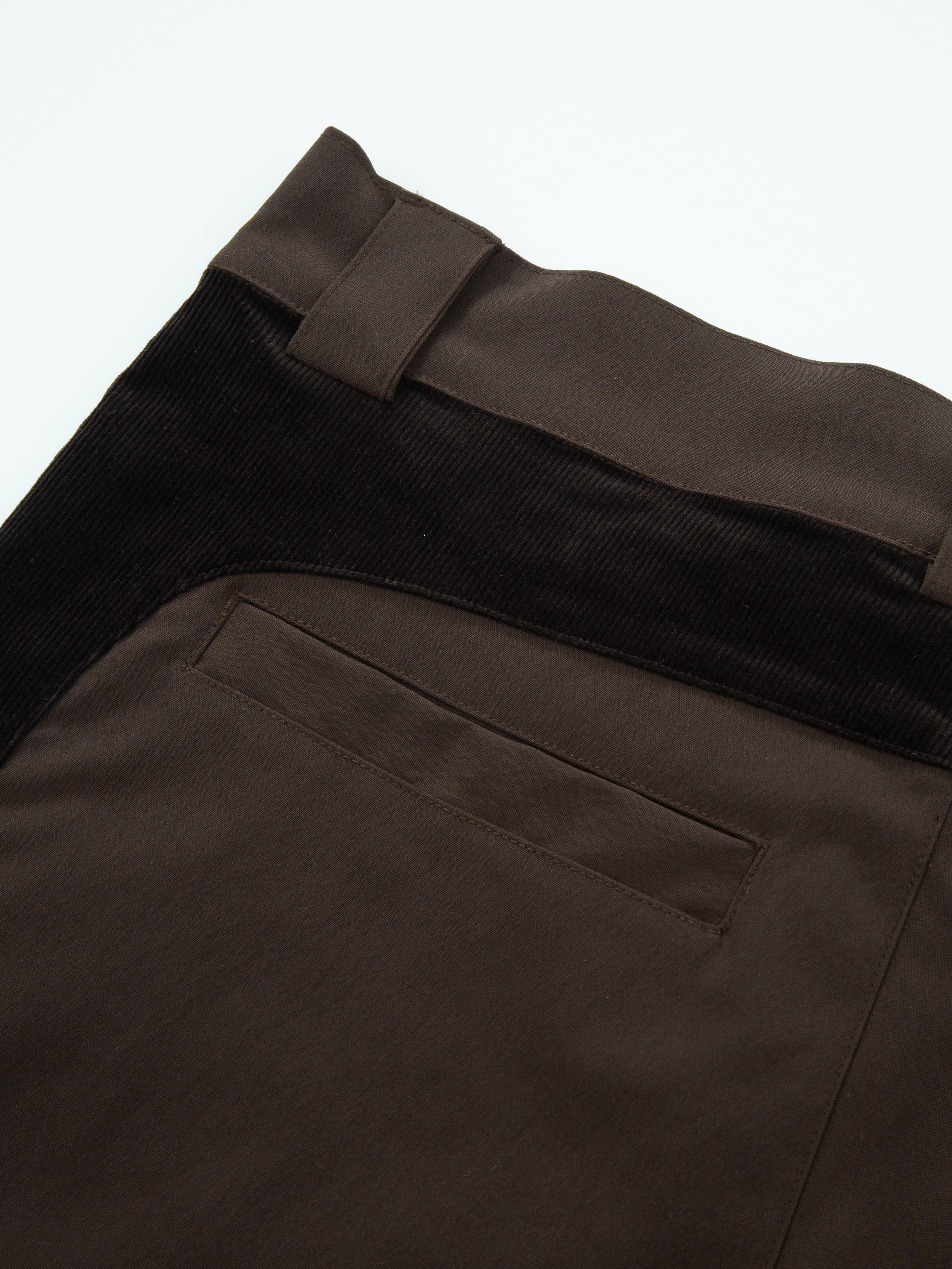 Romsdalseggen Cord Shorts  Hot Fudge